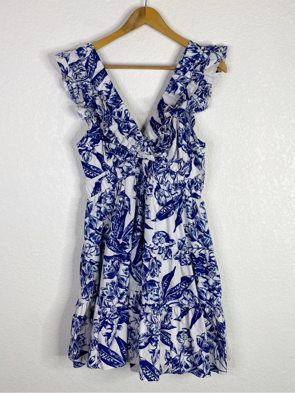 Abercrombie & Fitch Blue and White Floral V-neck Ruffle Mini Dress